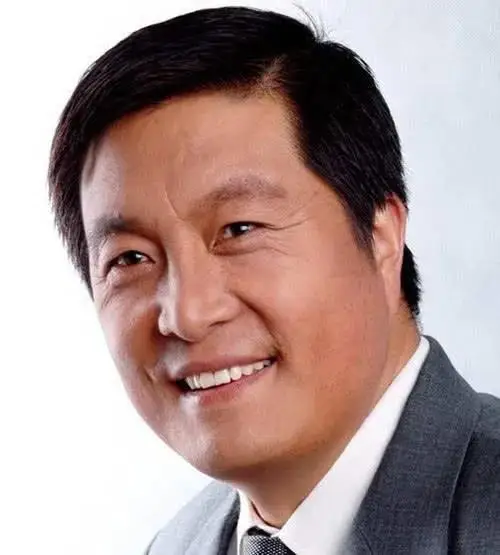 “玉皇大帝”扮演者王卫国回老家祭祖,发现自己被印在冥币上 “玉皇大帝”扮演者王卫国回老家祭祖,发现自己被印在冥币上