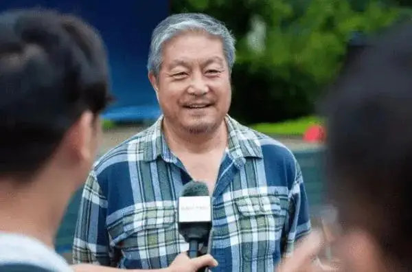 “玉皇大帝”扮演者王卫国回老家祭祖,发现自己被印在冥币上 “玉皇大帝”扮演者王卫国回老家祭祖,发现自己被印在冥币上