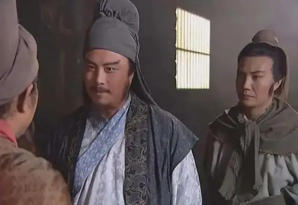 “玉皇大帝”扮演者王卫国回老家祭祖,发现自己被印在冥币上 “玉皇大帝”扮演者王卫国回老家祭祖,发现自己被印在冥币上