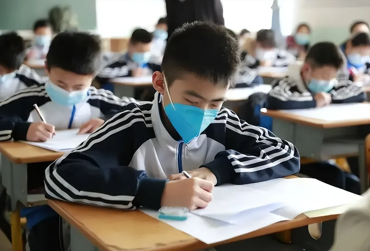 《猎罪图鉴》热播,檀健次写的字太漂亮了,网友:艺术家风骨感 《猎罪图鉴》热播,檀健次写的字太漂亮了,网友:艺术家风骨感