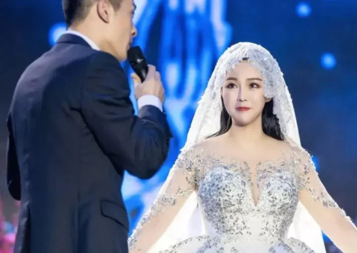 初瑞雪为什么不陪辛巴直播?本人解释:他在公司很严肃,接受不了 初瑞雪为什么不陪辛巴直播?本人解释:他在公司很严肃,接受不了