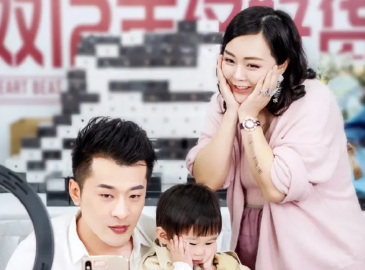 初瑞雪为什么不陪辛巴直播?本人解释:他在公司很严肃,接受不了 初瑞雪为什么不陪辛巴直播?本人解释:他在公司很严肃,接受不了