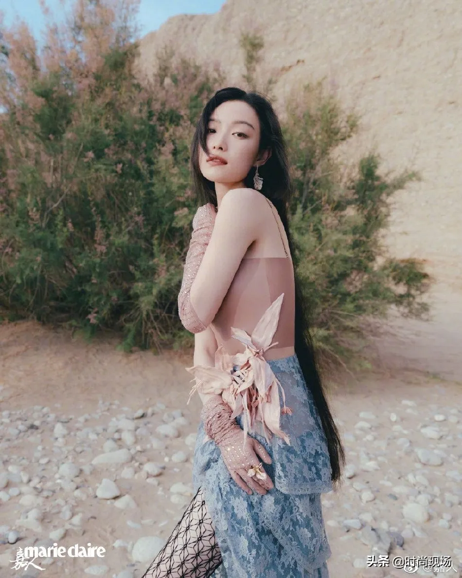 倪妮沙漠戈壁大片曝光,化身红色妖姬优美华丽 倪妮沙漠戈壁大片曝光,化身红色妖姬优美华丽