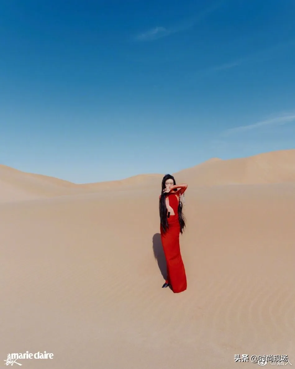 倪妮沙漠戈壁大片曝光,化身红色妖姬优美华丽 倪妮沙漠戈壁大片曝光,化身红色妖姬优美华丽