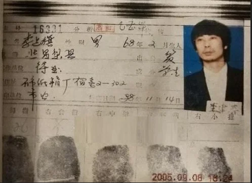 他是《征服》里的神秘大哥,势力比刘华强还大,现实中也相当狂妄 他是《征服》里的神秘大哥,势力比刘华强还大,现实中也相当狂妄