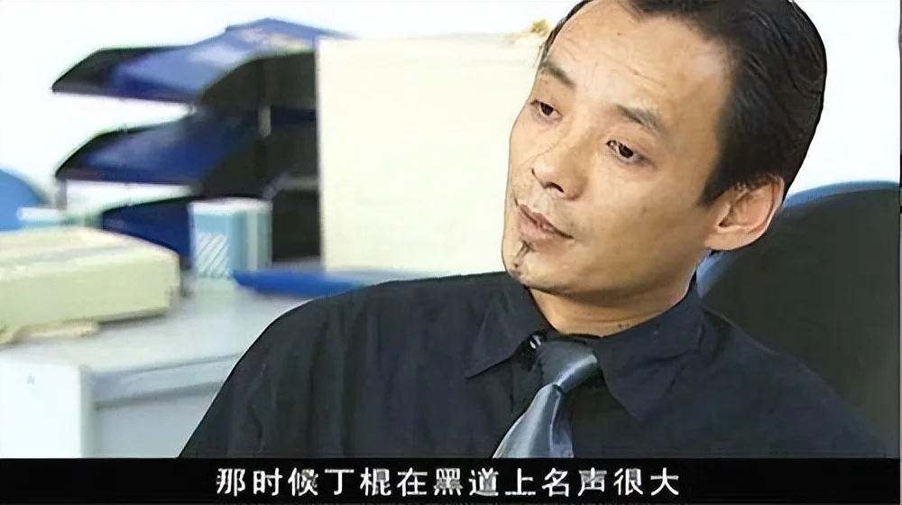 他是《征服》里的神秘大哥,势力比刘华强还大,现实中也相当狂妄 他是《征服》里的神秘大哥,势力比刘华强还大,现实中也相当狂妄