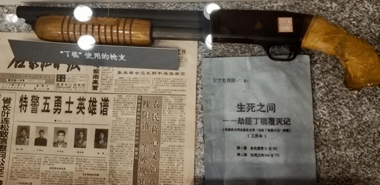 他是《征服》里的神秘大哥,势力比刘华强还大,现实中也相当狂妄 他是《征服》里的神秘大哥,势力比刘华强还大,现实中也相当狂妄