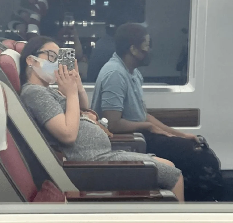 全网找了2天后，这位嫁黑人的姑娘，被“多管闲事”的网友抛弃了