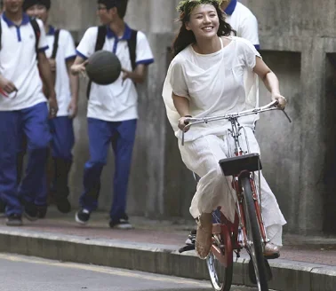 官宣新恋情后，马思纯因交通违法被通报：为什么全网劝她爱惜羽毛？
