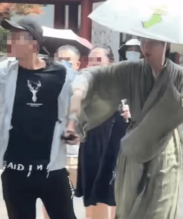 成毅未播新戏被曝打人事件，在城楼推搡举止危险，被打者伤势严重