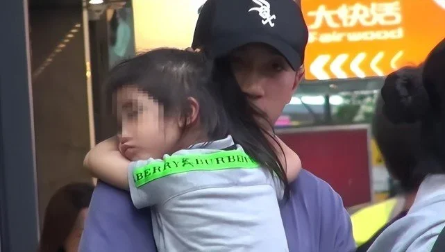 杨幂女儿小糯米将到北京定居上学？爷爷刘丹出面回应