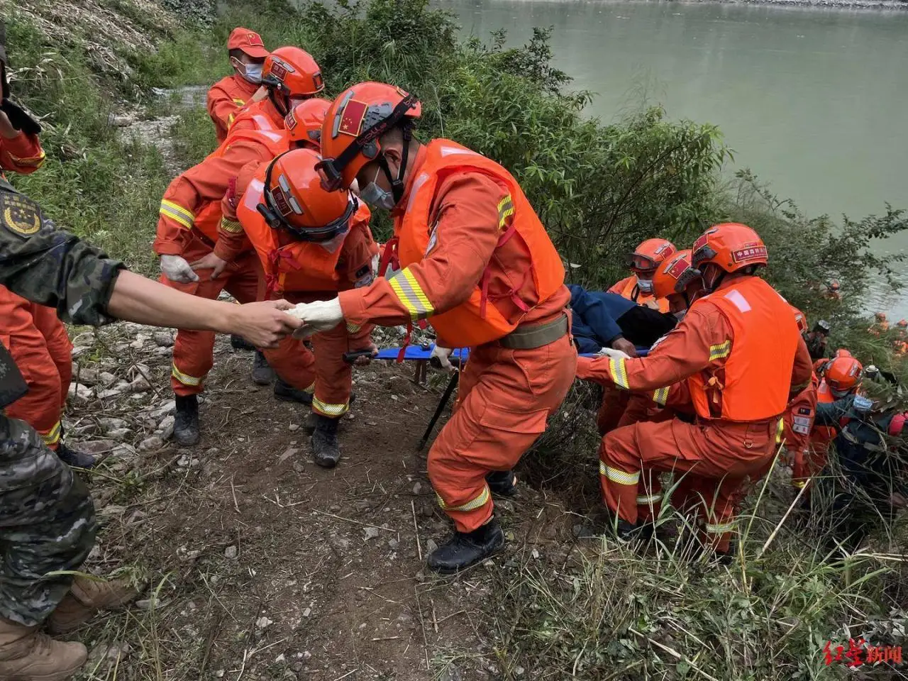 一位震中村支书亲历记：组织村民到山梁避险，夜晚杀猪充饥，至今未联系上母亲和妻儿