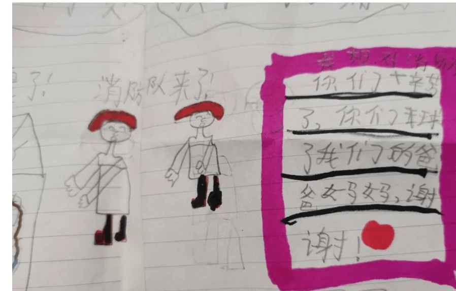 震区孩子们追着消防员要签名,不给签名就不让走
