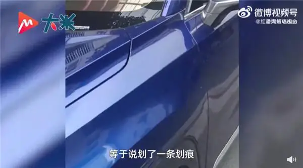 初中生刮坏汽车 车主惩罚其写试卷：主动承认错误暖心 网友直言正能量