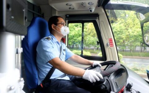 北京公交为重点驾驶员配发情绪感知设备