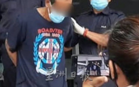 马来西亚一56岁男子因性侵两个女儿，被判处428年监禁和240下鞭刑