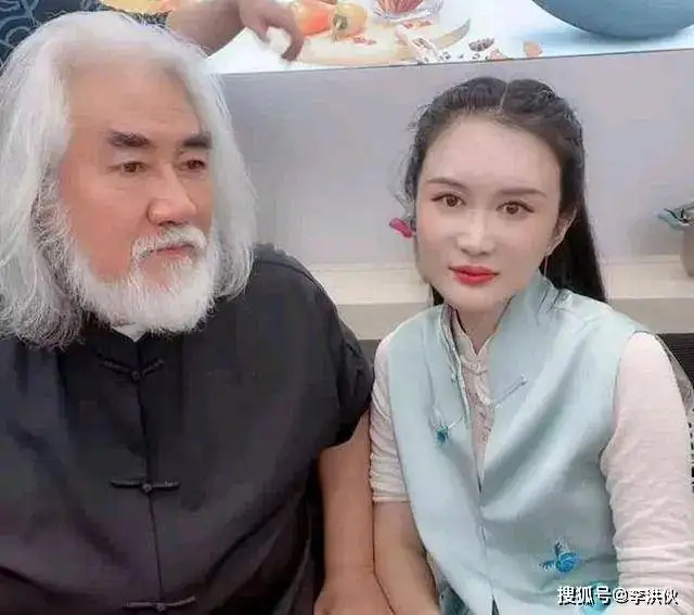 导演徐克小30岁女友被拍，颜值身材一般，气质很“城乡结合部”