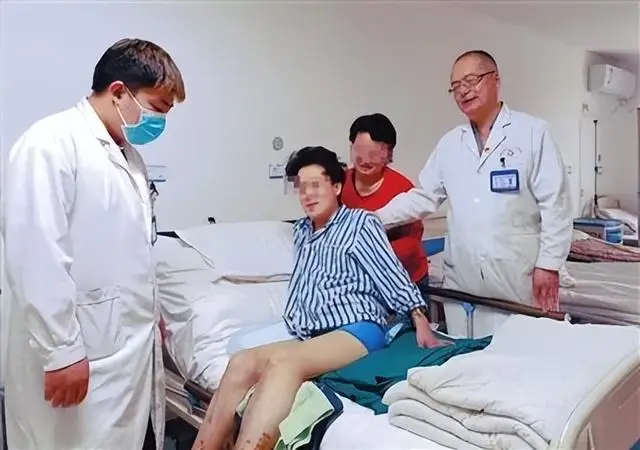 医生收下2000元红包,事后充回患者账户:来医院的人都不容易,不能再雪上加霜了 医生收下2000元红包,事后充回患者账户:来医院的人都不容易,不能再雪上加霜了