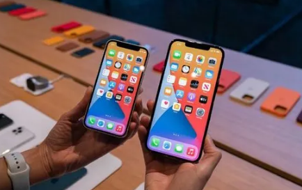 苹果正研发两款折叠屏iPhone，横向竖向全都有