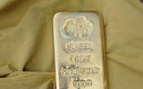 快递员偷走包裹内价值38万金条 最终喜提“银镯子”