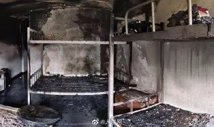 杭州一居民家被烧,原因是出门没拔充电线 杭州一居民家被烧,原因是出门没拔充电线