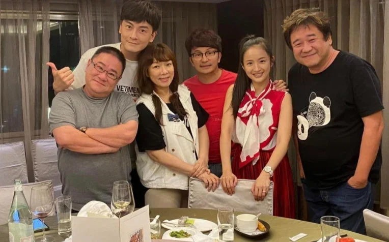 《恶作剧之吻》17周年！湘琴直树一家人聚餐合照掀回忆杀