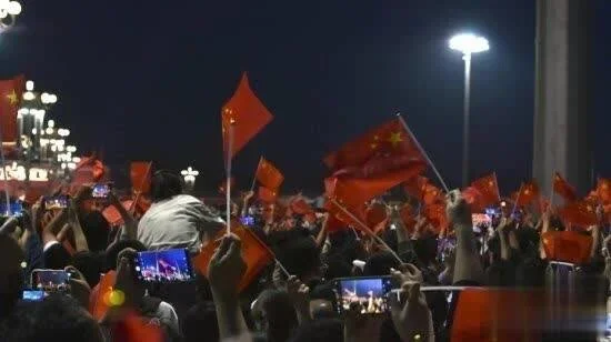 北京天安门广场举行国庆升旗仪式