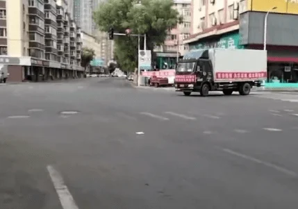 暖心！武大靖为家乡佳木斯捐赠物资