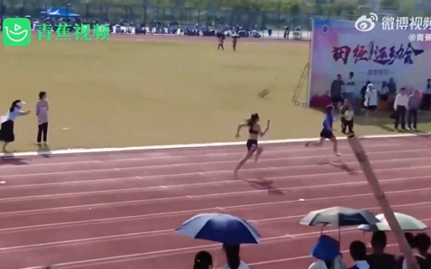 高中女生接力赛最后一棒逆风翻盘 ：乾坤未定，你我皆是黑马