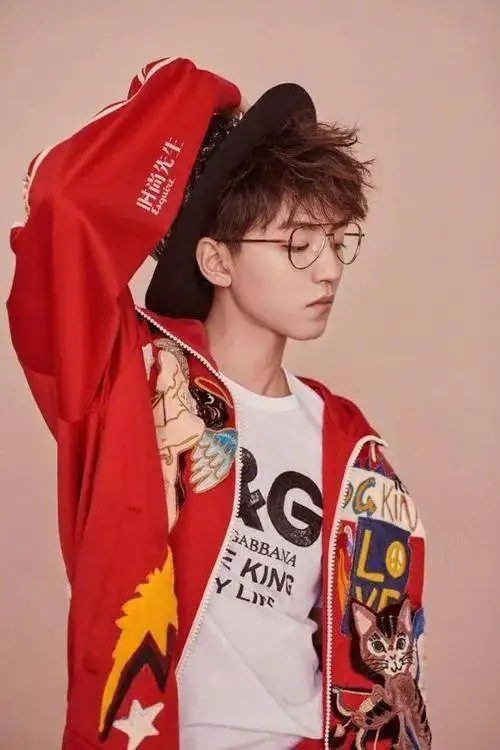 王俊凯万里归途破2亿，主旋律果然振奋人心