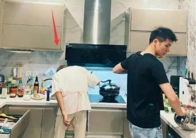 周扬青疑官宣恋情，认爱小10岁爱豆男友，罗志祥后连谈3个小鲜肉