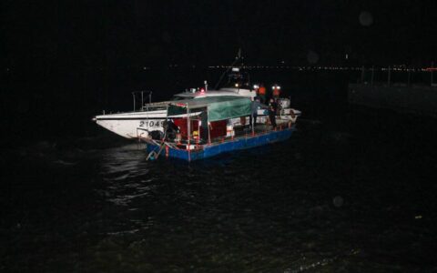 渔船失控漂航，广东海警紧急救助 4 名遇险渔民