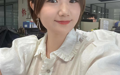90后姑娘凌晨跳江救回轻生男，点赞