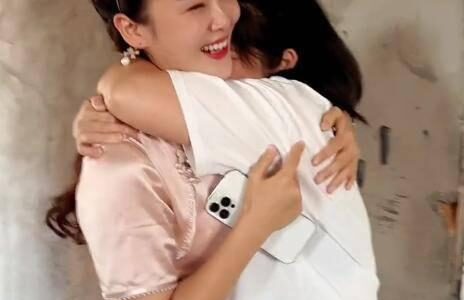 一女子送月嫂三室一厅被指炒作，当事人否认：以前还送过车