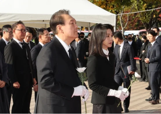 韩国警方找人！“现场喊‘推’的人”