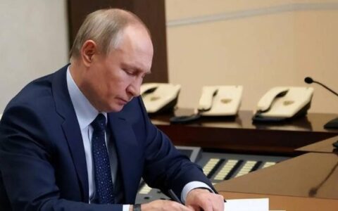 俄媒：普京签署法令 非俄罗斯国籍人士可在俄军服役