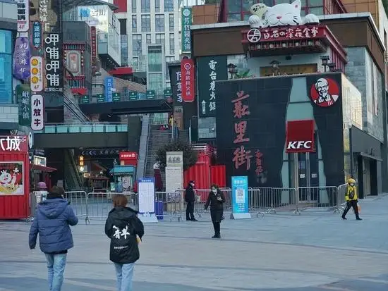 全网围观的石家庄:有人出行,有人观望 全网围观的石家庄:有人出行,有人观望