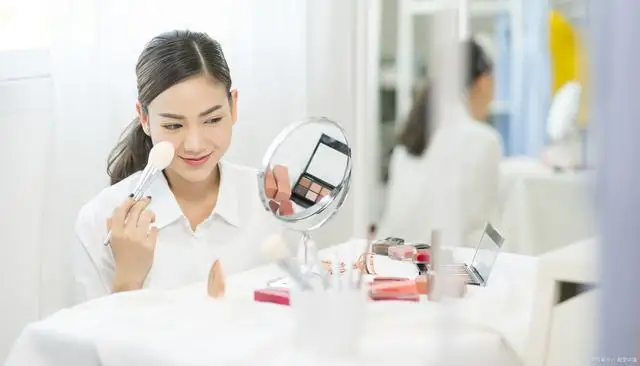 女人打扮漂亮是为了吸引异性吗 女人打扮漂亮是为了吸引异性吗