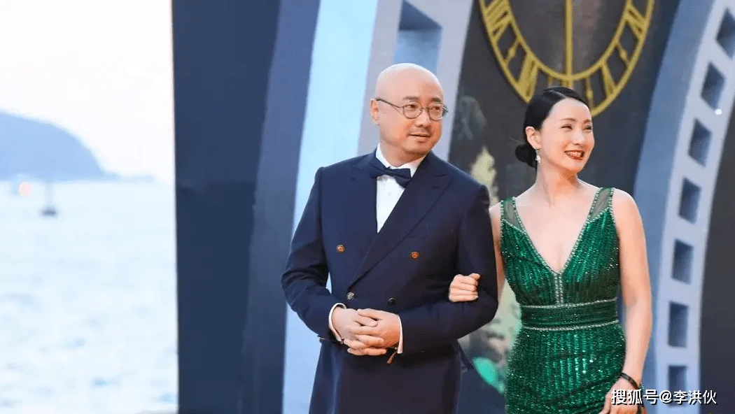 安全着陆了？陶虹身陷张庭传销案后，徐峥首次露面参加国际喜剧节