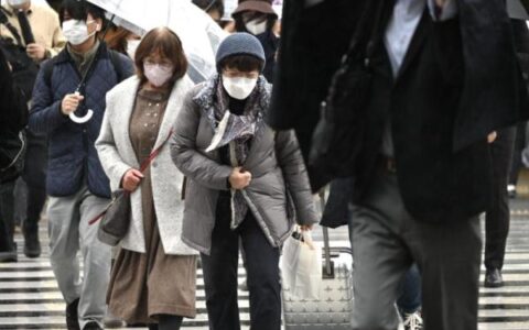 东京都知事鼓励民众穿高领衣服保暖节能