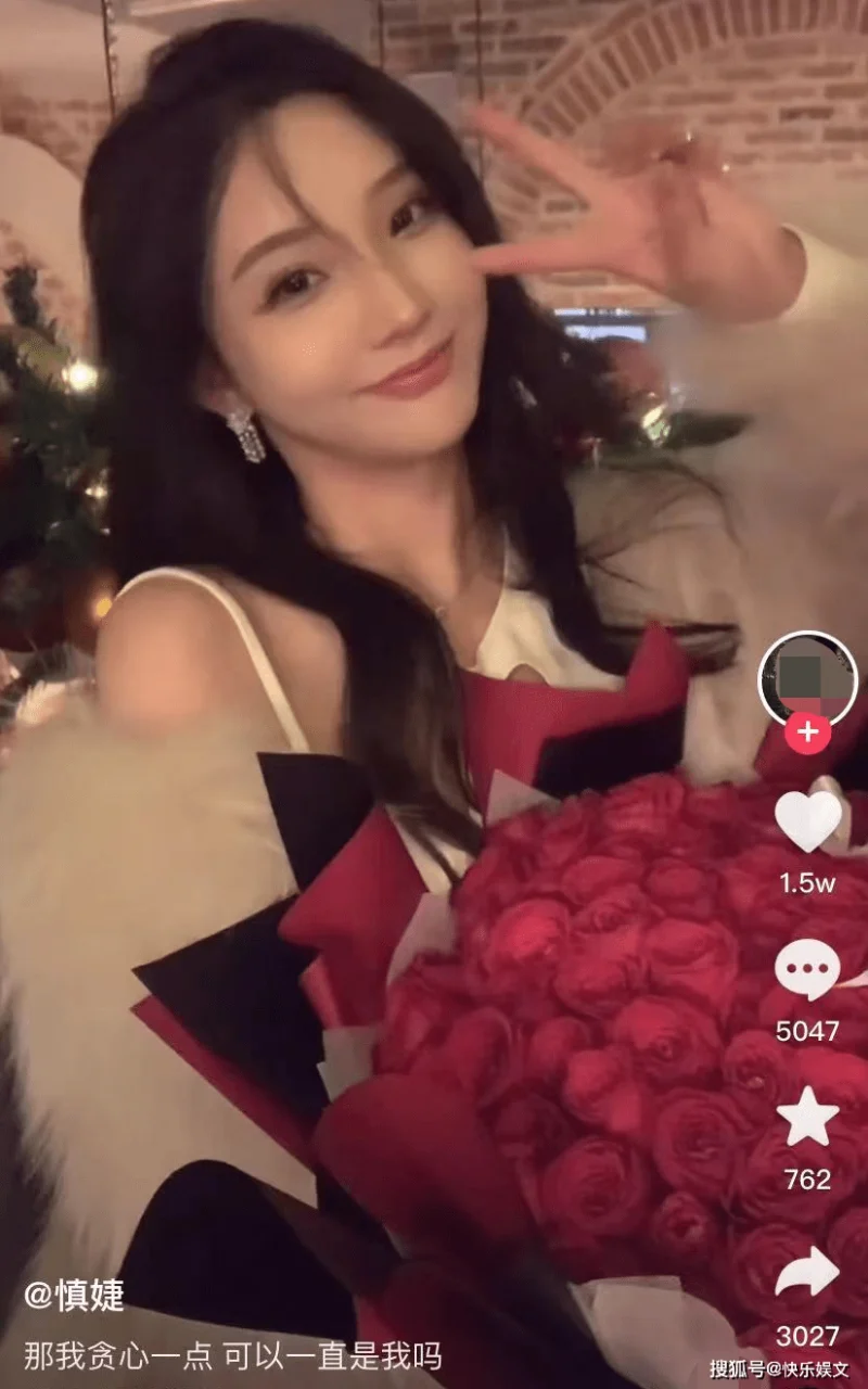 34岁王思聪疑又换新女友！与陌生女子深夜回家，坐豪车被赞身体好