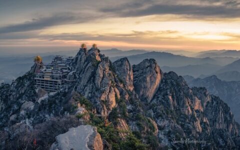 河南一景区大量游客滞留山上喊退票，官方：下雪路滑导致拥堵