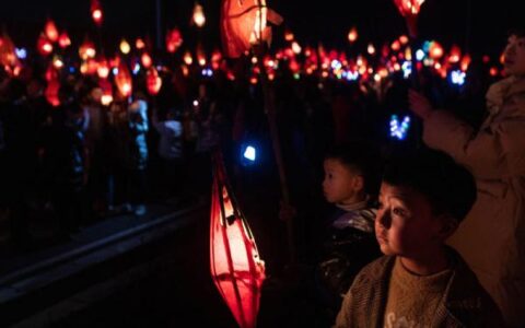 点上“蛴蟆灯”祈平安