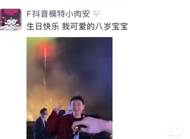 王思聪新年三亚吃椰子鸡，紧搂女友有说有笑，入住酒店18万一晚