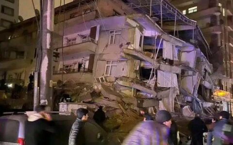 湖南男子携孕妻孩子回土耳其遇地震，网友：注意安全