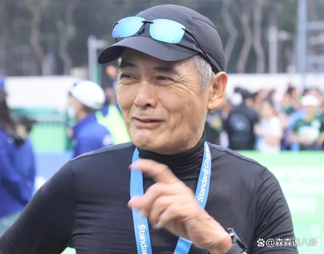 67岁周润发参加马拉松，10公里成绩曝光，获颁奖牌比拿影帝还开心