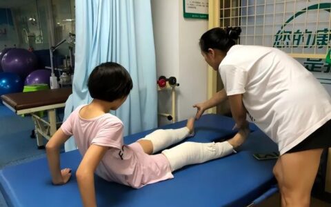 12岁脑瘫女孩被同岁亲戚性侵，90后哥姐为其讨回公道