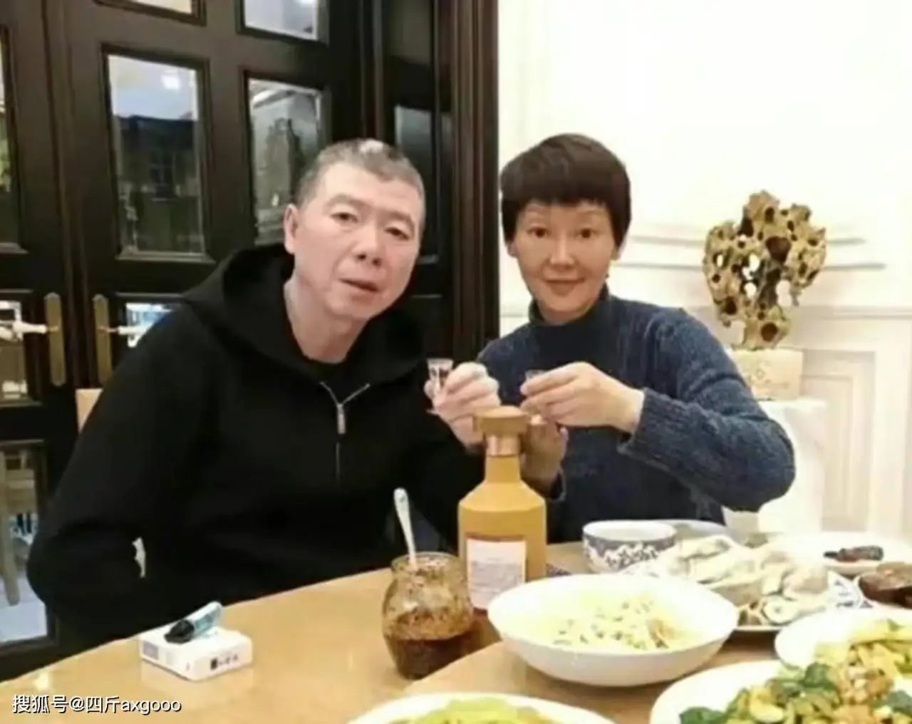 娱乐圈曝出丑闻，大师级导演晚节不保，色迷心窍找女演员当小情人