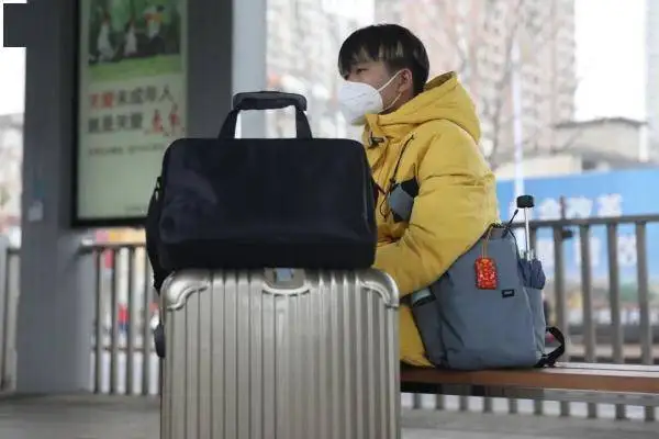 学生换乘32辆公交从合肥到上海上学