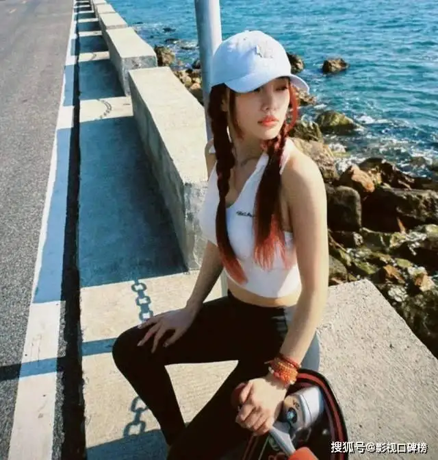 李小璐疑似与小男友在酒店约会，人设崩盘，却活得很体面